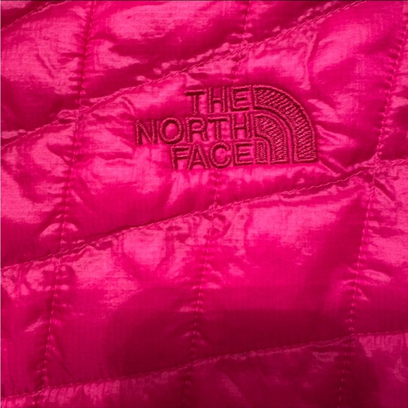 The North Face Winter Coat ThermoBall insulation light and warm - Picture 3 of 9